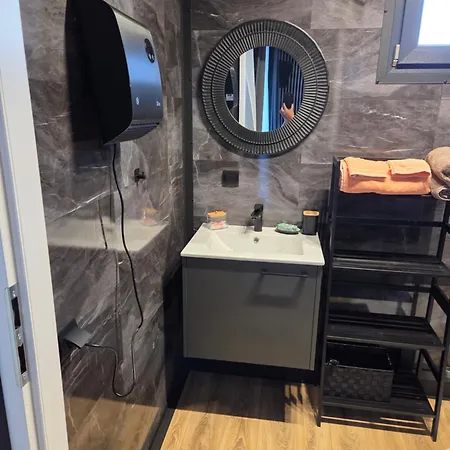 Camping La Roseraie - Tiny House- Sacha - Terrain Particulier Et Non