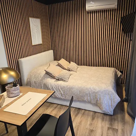 La Roseraie - Tiny House- Sacha - Terrain Particulier Et Non Camping